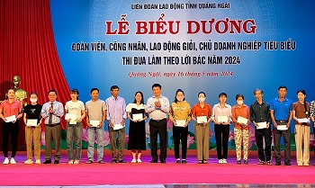 The Quang Ngai Provincial Labor Confederation praised collectives and individuals with outstanding achievements